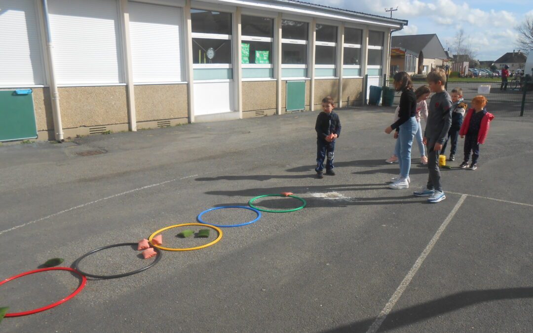 Ateliers sportifs entre les élèves de GS et CM1