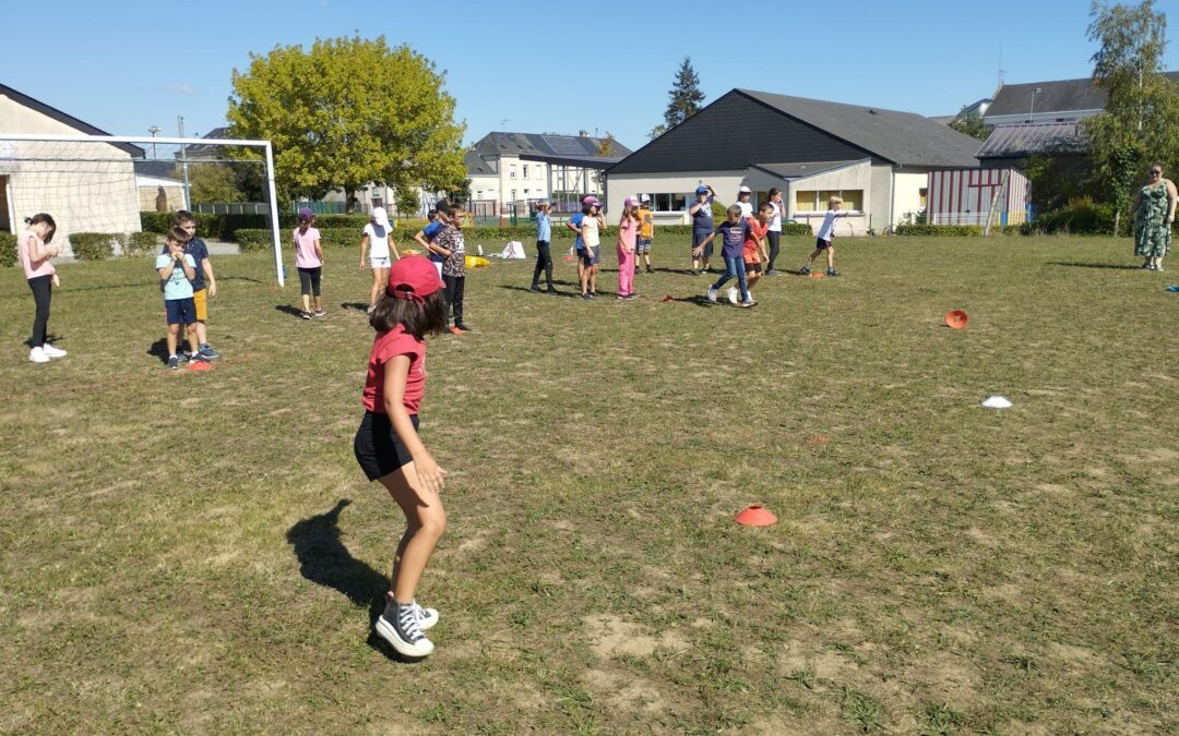 Première séance de rugby pour les CE2-CM1